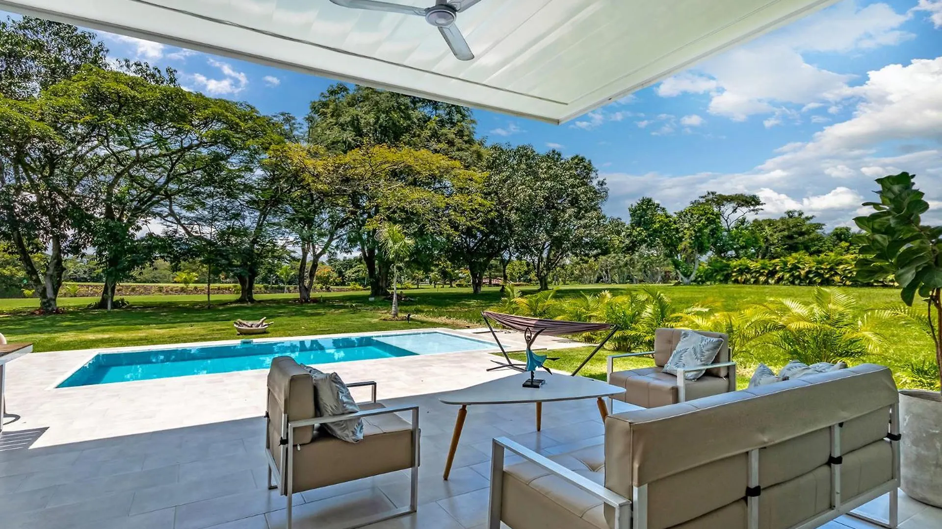 Casa En Club Campestre Frente A Campo De Golf Villa Cali