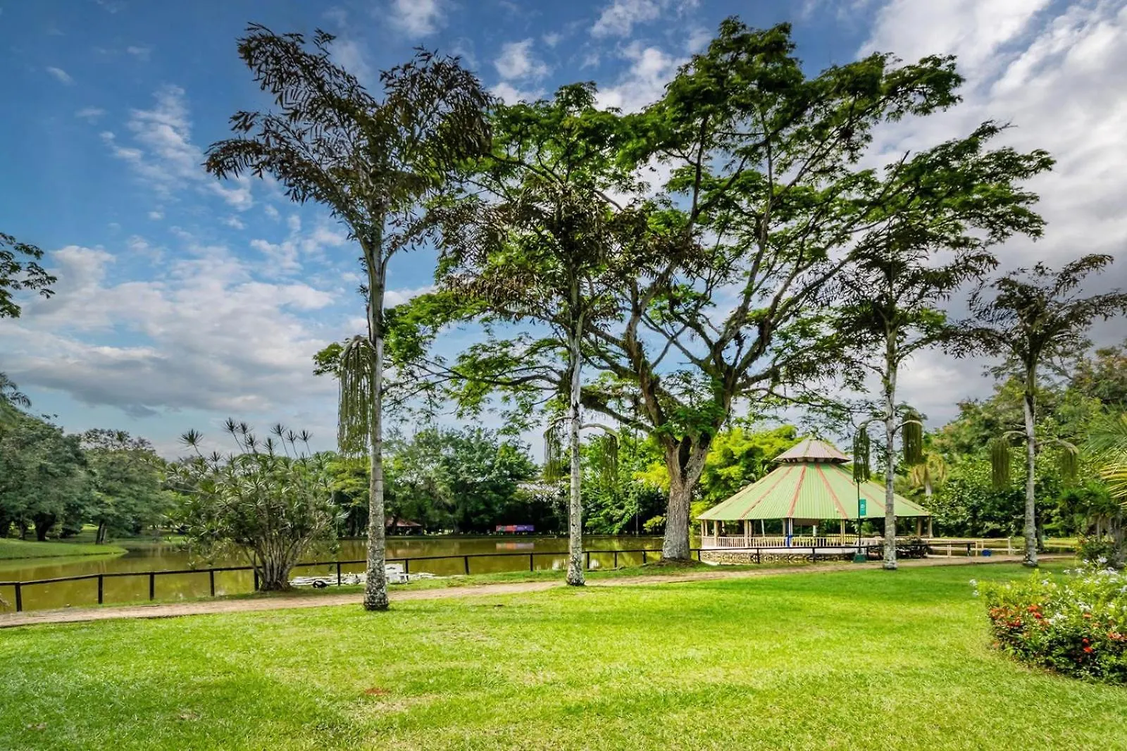 Casa En Club Campestre Frente A Campo De Golf Villa Cali Colombia