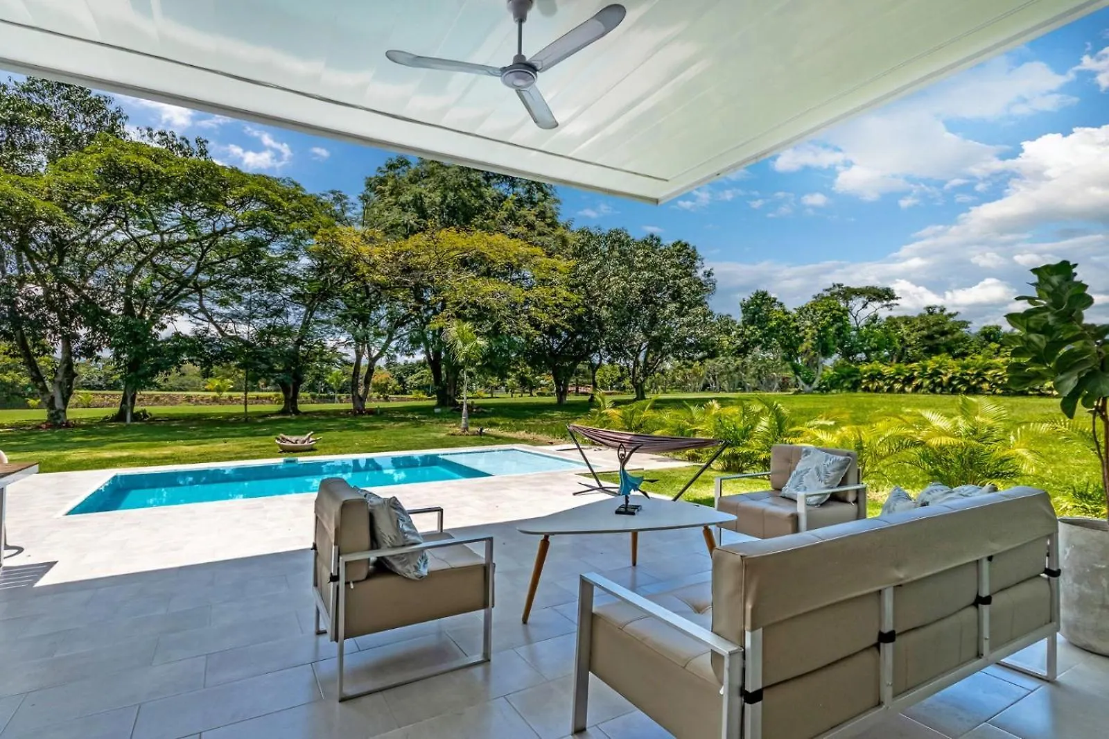 Casa En Club Campestre Frente A Campo De Golf Villa Cali